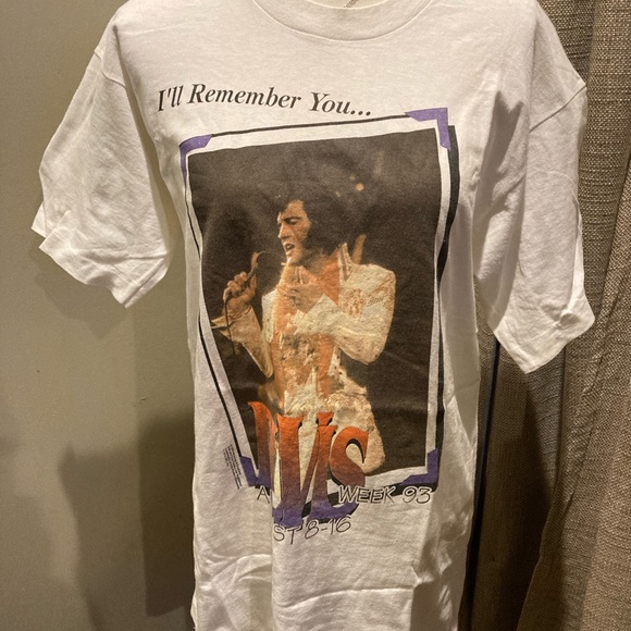 Hanes Tops - Vintage Rare Elvis Presley concert t-shirt